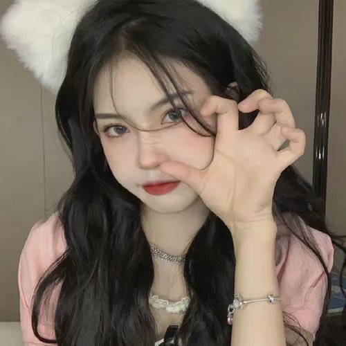 照片中的女孩